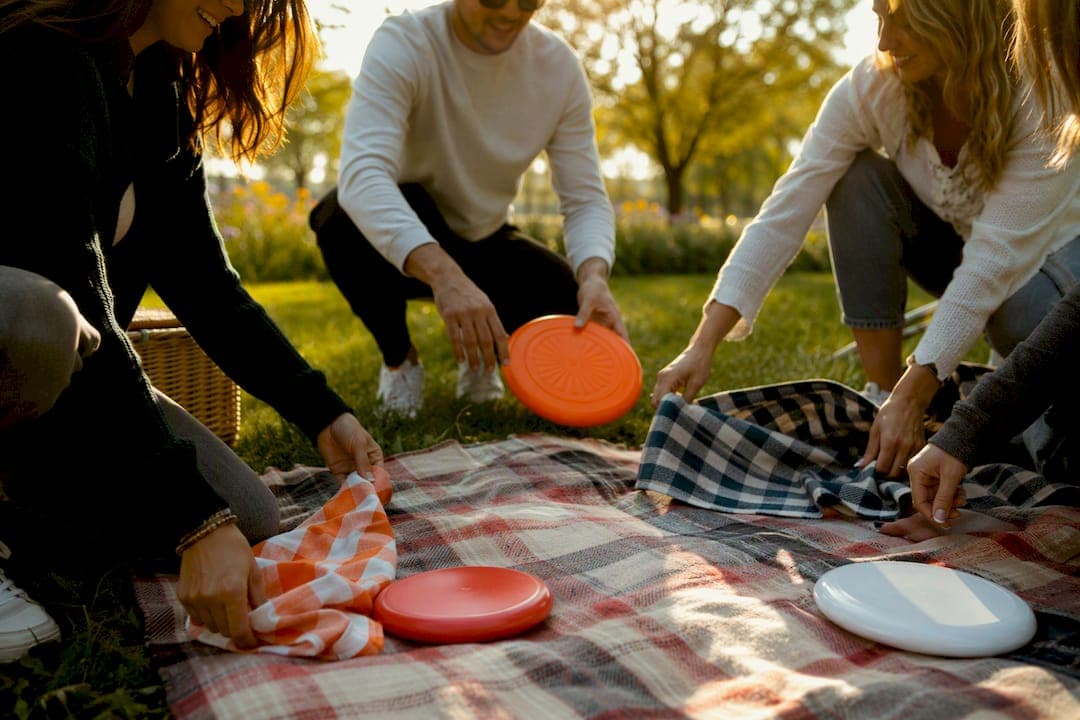 Curated 4–6 Person Small Group Meetups That Build Real Friendships